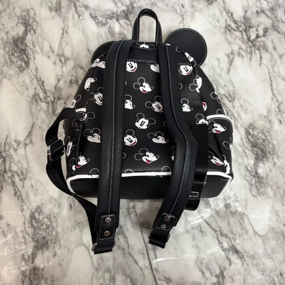 AUTHENTIC DISNEY PARKS EXCLUSIVE Loungefly Backpack collectible Mickey black